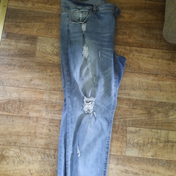 Jeans - Picture 3 of 3